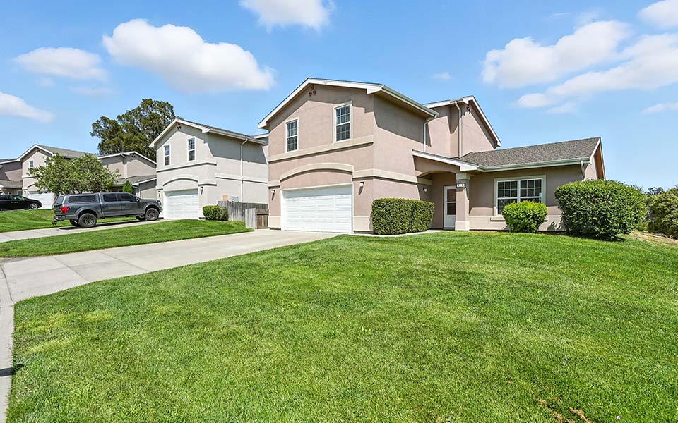 Moffett Court 1390 3x2.5